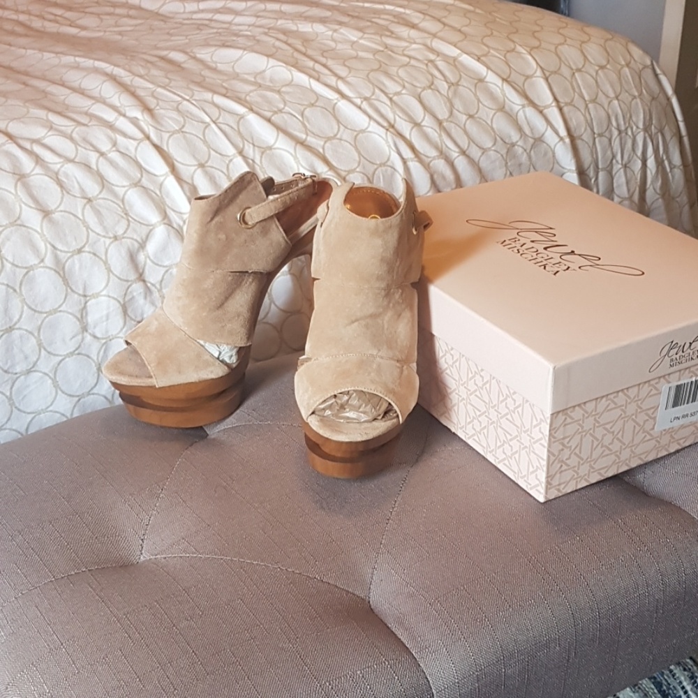 Jessica Simpson  Platforms